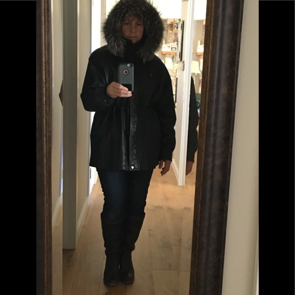 Leather winter coat with hood trimmed with real fur - Picture 2 of 11